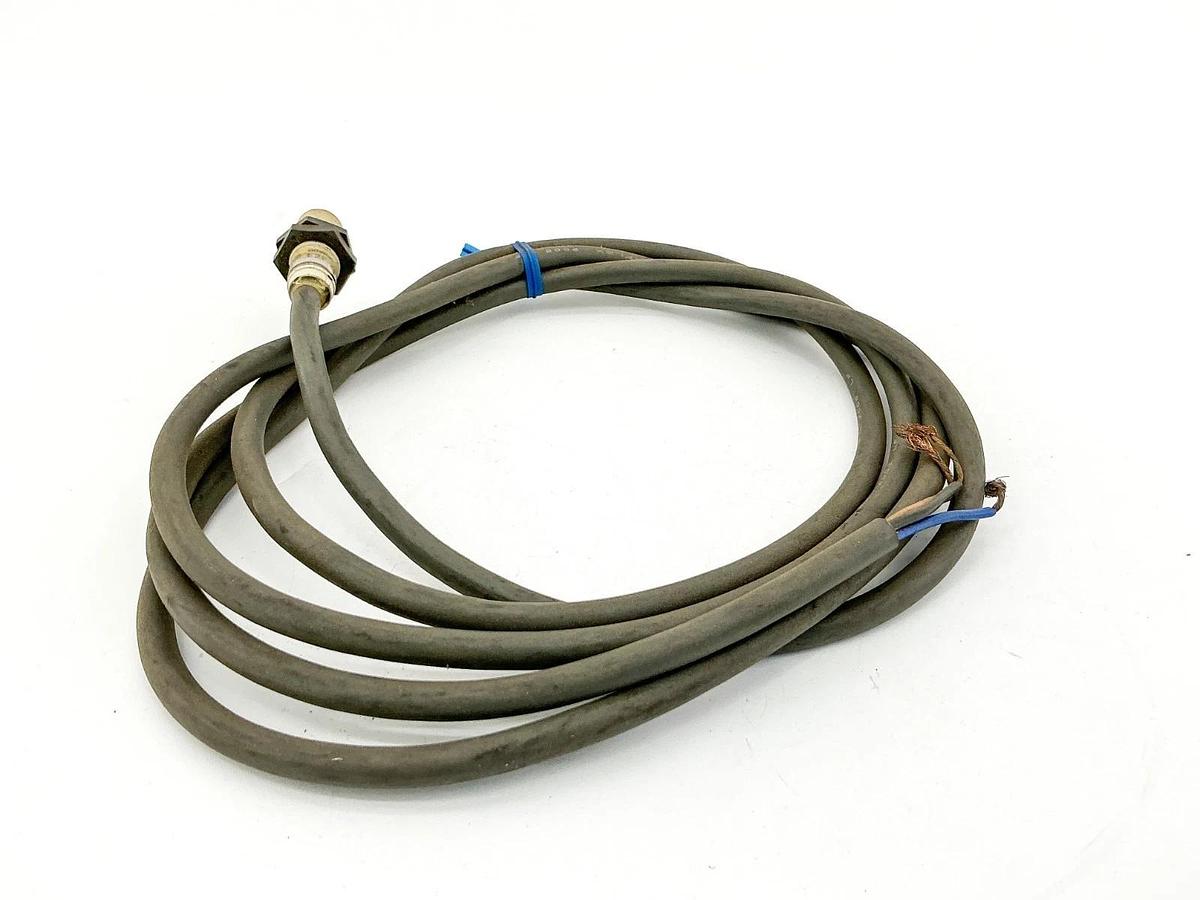 Used Omron E2F-X2F1 Proximity Sensor 5mm Range 12-24VDC