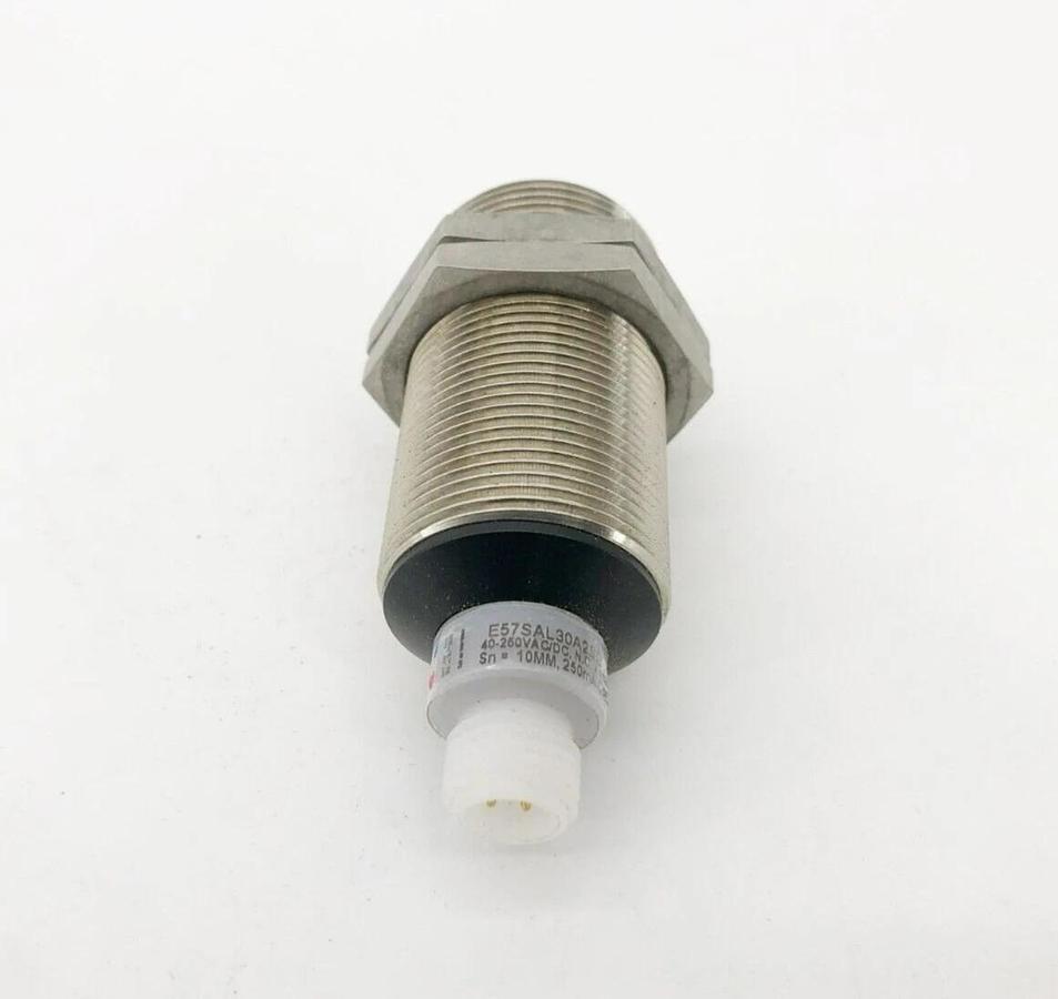 New Eaton E57SAL30A2SA Proximity Switch 10mm Range 40-250VAC 20-250VDC