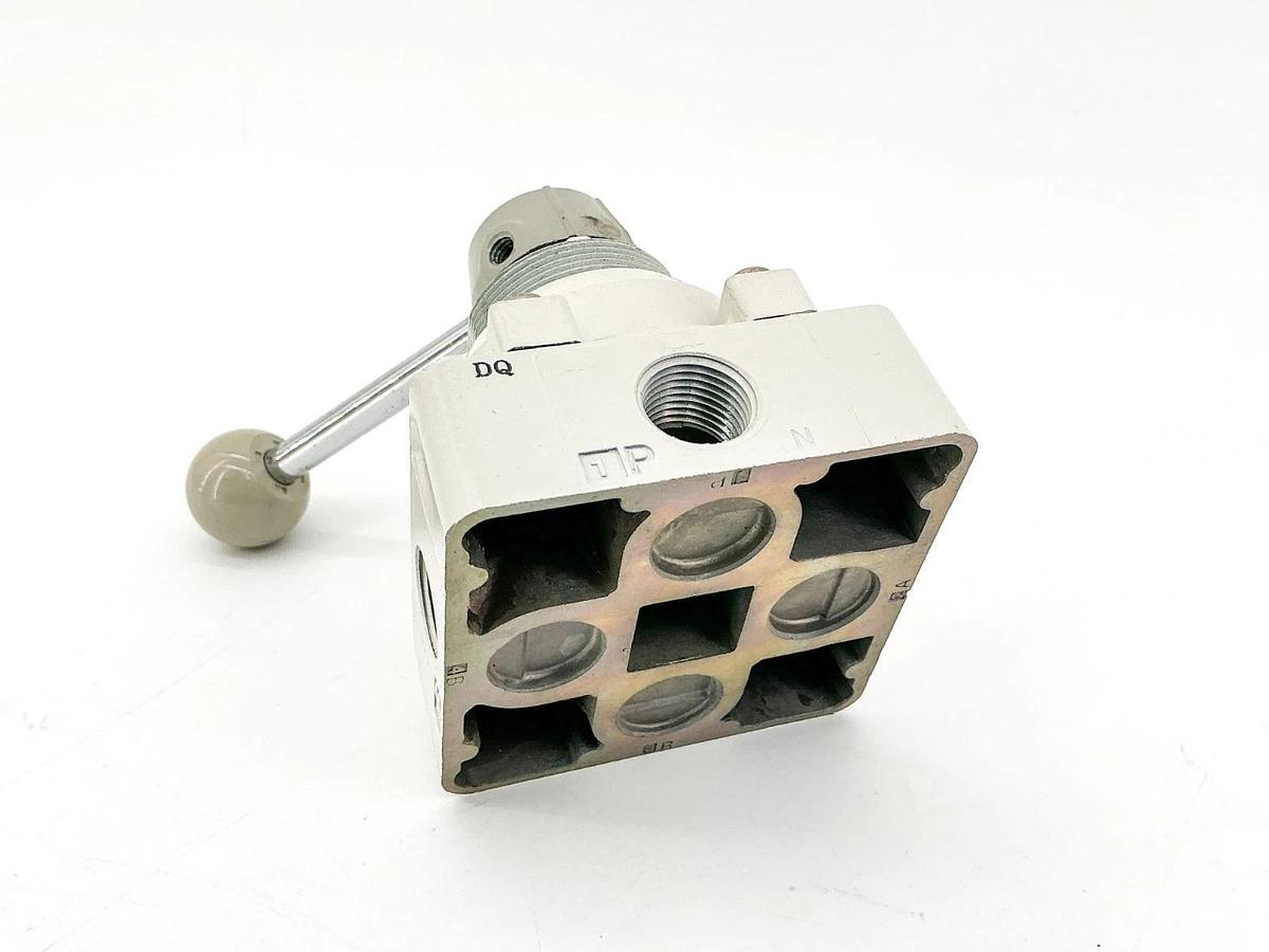 New SMC VH300-N03 Control Hand Valve 150PSI 1.0MPa - No Box