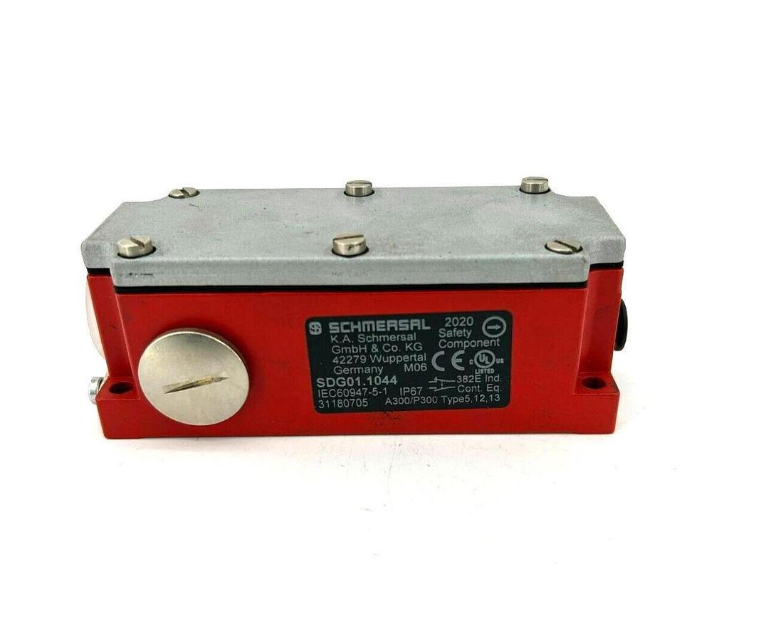 New Schmersal SDG01.1044 Safety Door Lock, 101020910