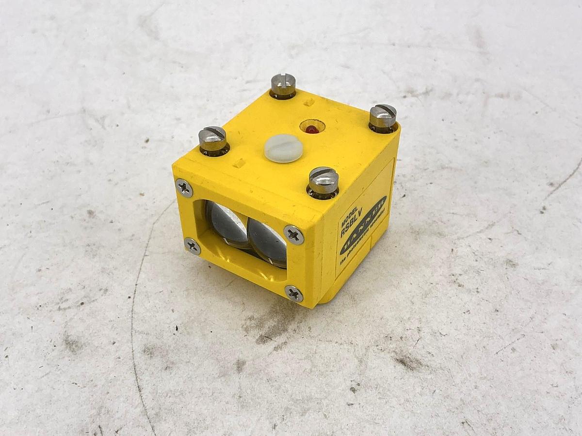 New Banner Engineering RSBLV Maxi-Beam Photoelectric Sensor 25547 - No Box