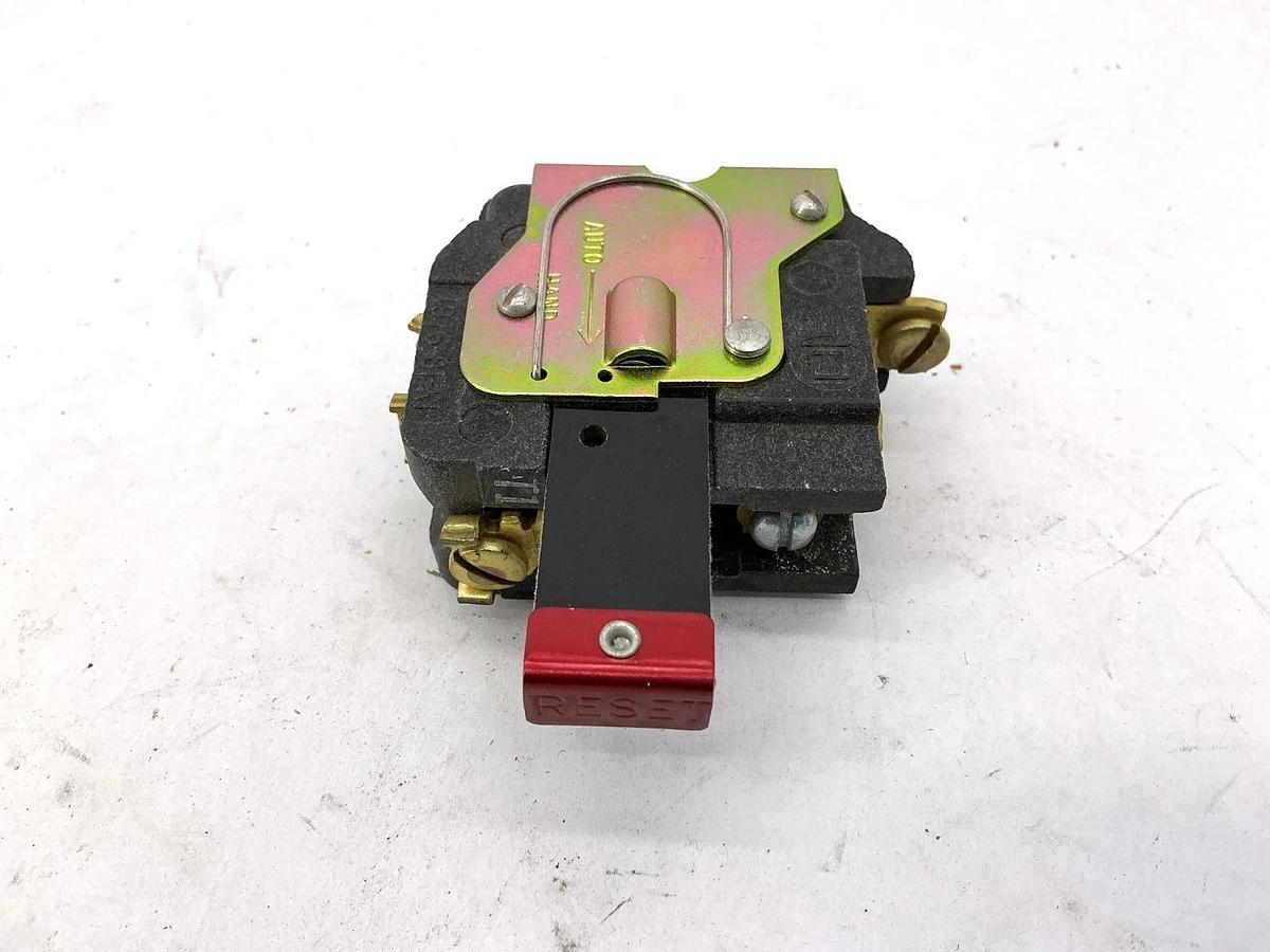 Used Square D 1976-B1-X1 Overload Relay Power: 600VAC Control: 600VAC/250VDC