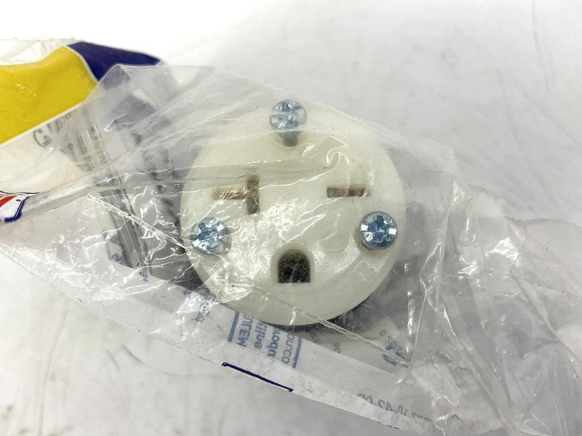 New Leviton 061-5469-C Grounding Connector 2-Pole 3-Wire 20A 250V