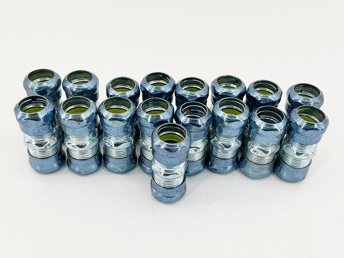 New Lot of 17 Arlington 830RT Compression Coupling-EMT 1.2" Rain Right