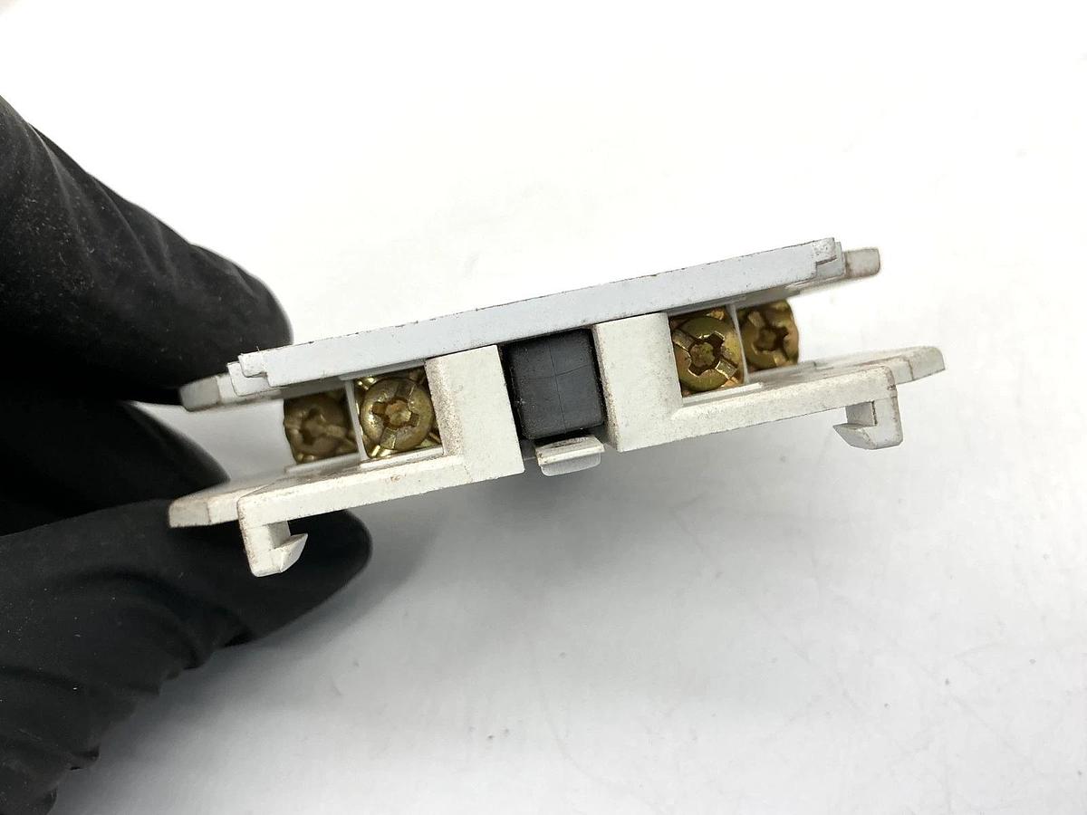 New Cutler-Hammer C320KGS3 Ser A2 Auxiliary Contact 1NO/1NC 10A 600VAC - No Box