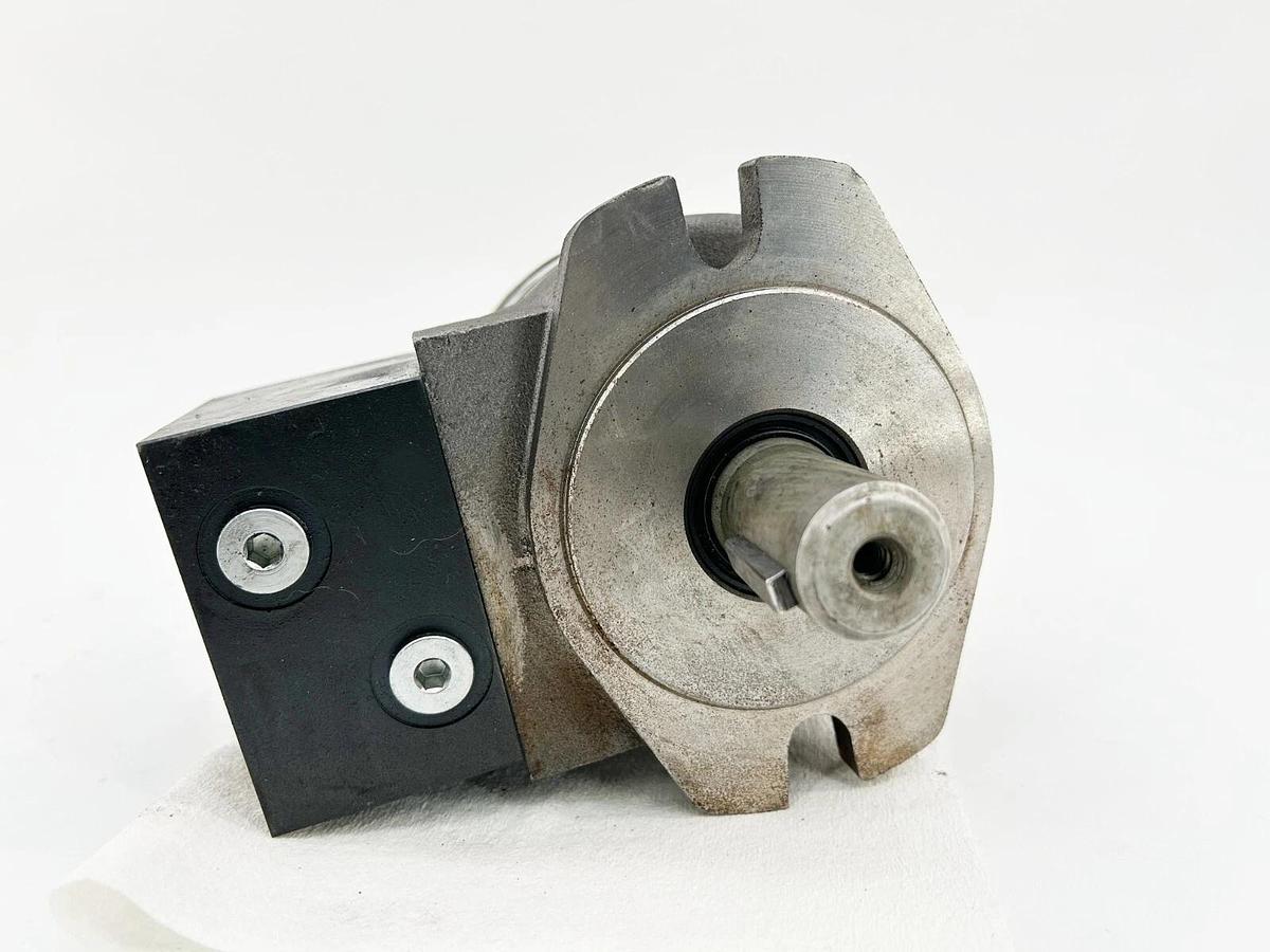 New Parker 110A-071-AM0-R1 Hydraulic Low Speed Motor 1" Key 2B Man W/VCR No Box