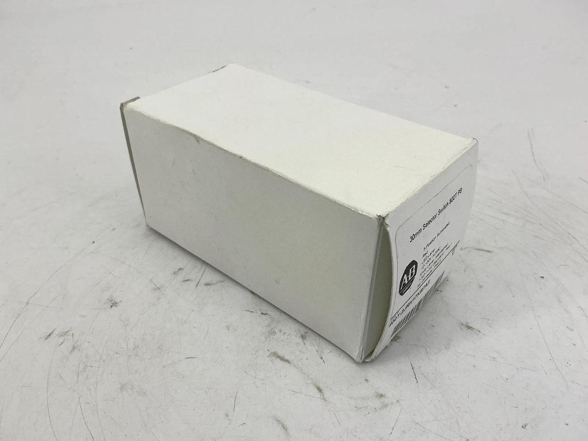 New Allen Bradley 800T-2JRH17KB7AX Ser V Selector Switch 3Pos Red LED 12-130V