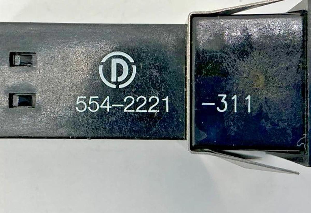 Used Lot of 3 Dialight 554-2221-311 Illuminated Pushbutton Lamp Holder 8Pin 1A 125VAC