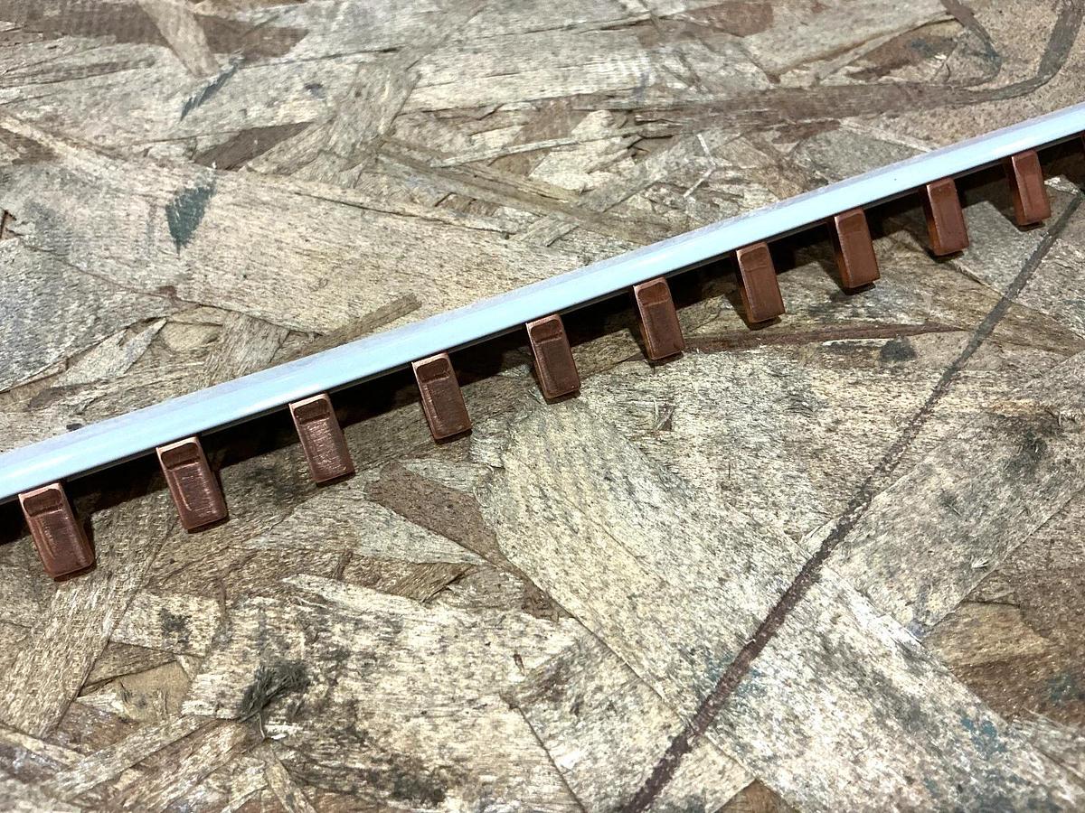 New Eaton BBUL25-1P-1M57-SP Bus Bar 1-Pole 57 Terminals 100A 480VAC 25QMM 121989