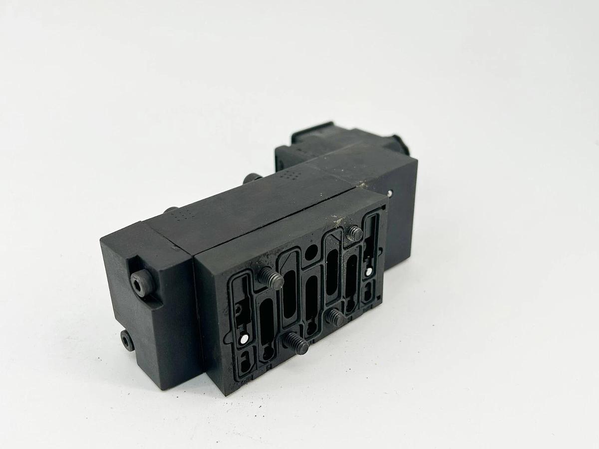 New Parker H1EWXBBP53B Solenoid Valve 145PSI 120V 50/60Hz