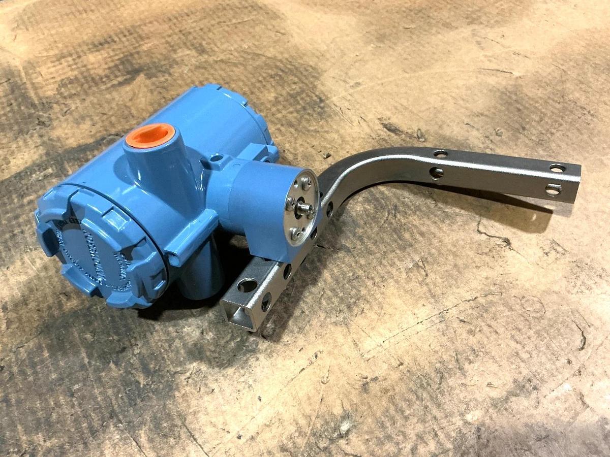 New Rosemount 8800DF005SA6E1D1R70 Vortex Flow Meter 800/427 1440PSIG No Box