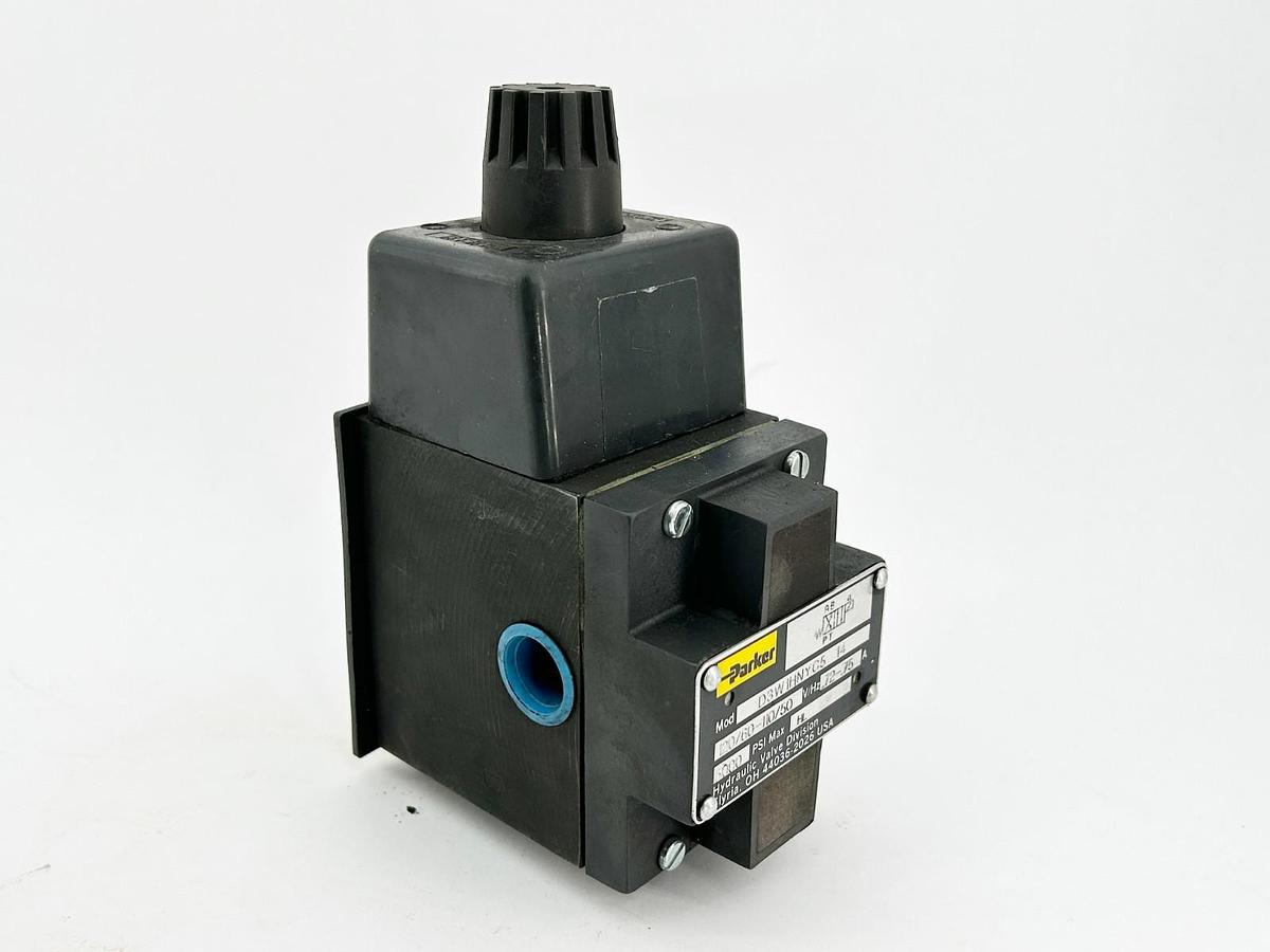 New Parker D3W1HNYC5-14 Pneumatic Valve 110/120V 50/60Hz .75A 5000PSI - No Box