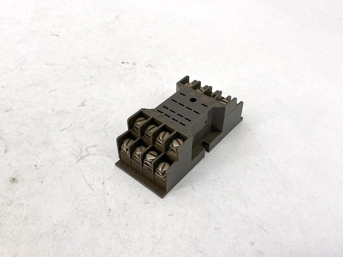 Used Lot of 7 Potter & Brumfield 27E166 Relay Socket 5A 300V 27E-166