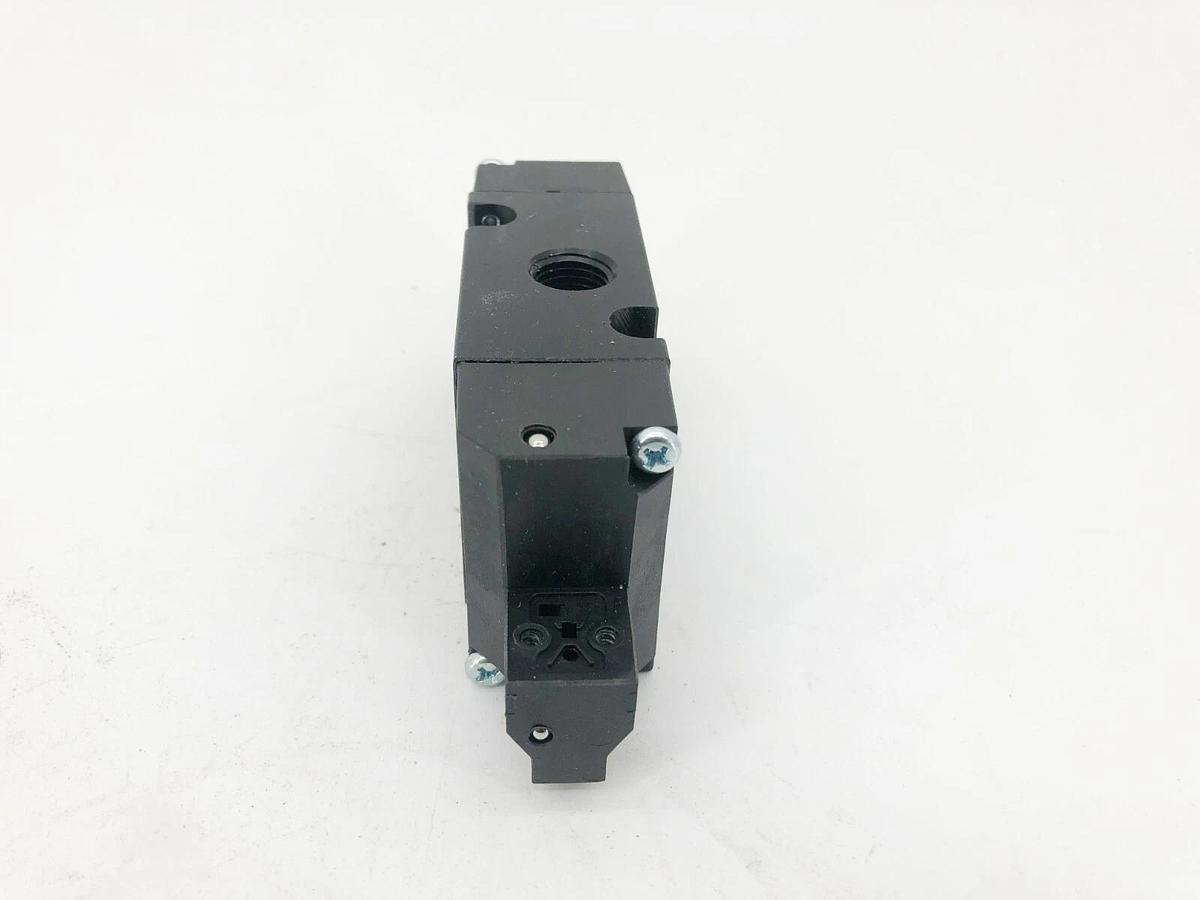 New Parker B5G1BB553C Solenoid Air Control Valve 150psi 120VAC