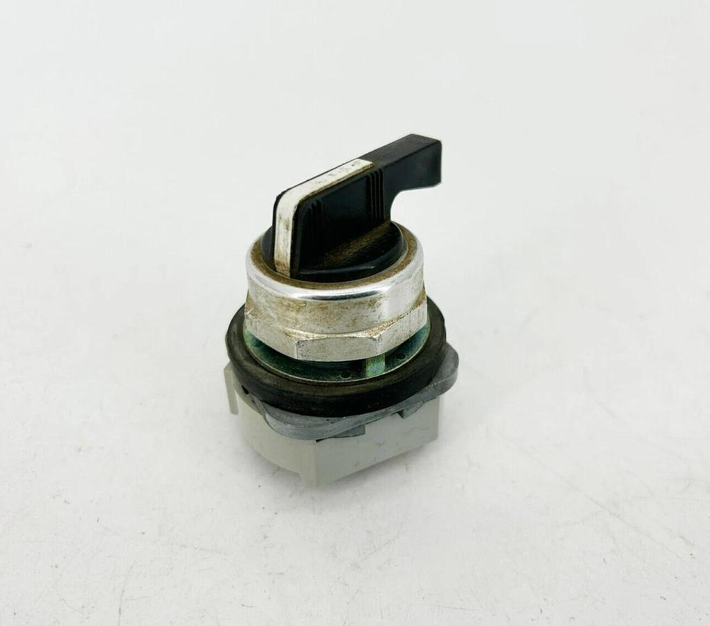 Used Allen Bradley 800T-N2KF4 Ser. T Selector Switch 4-Position NEMA 4 13