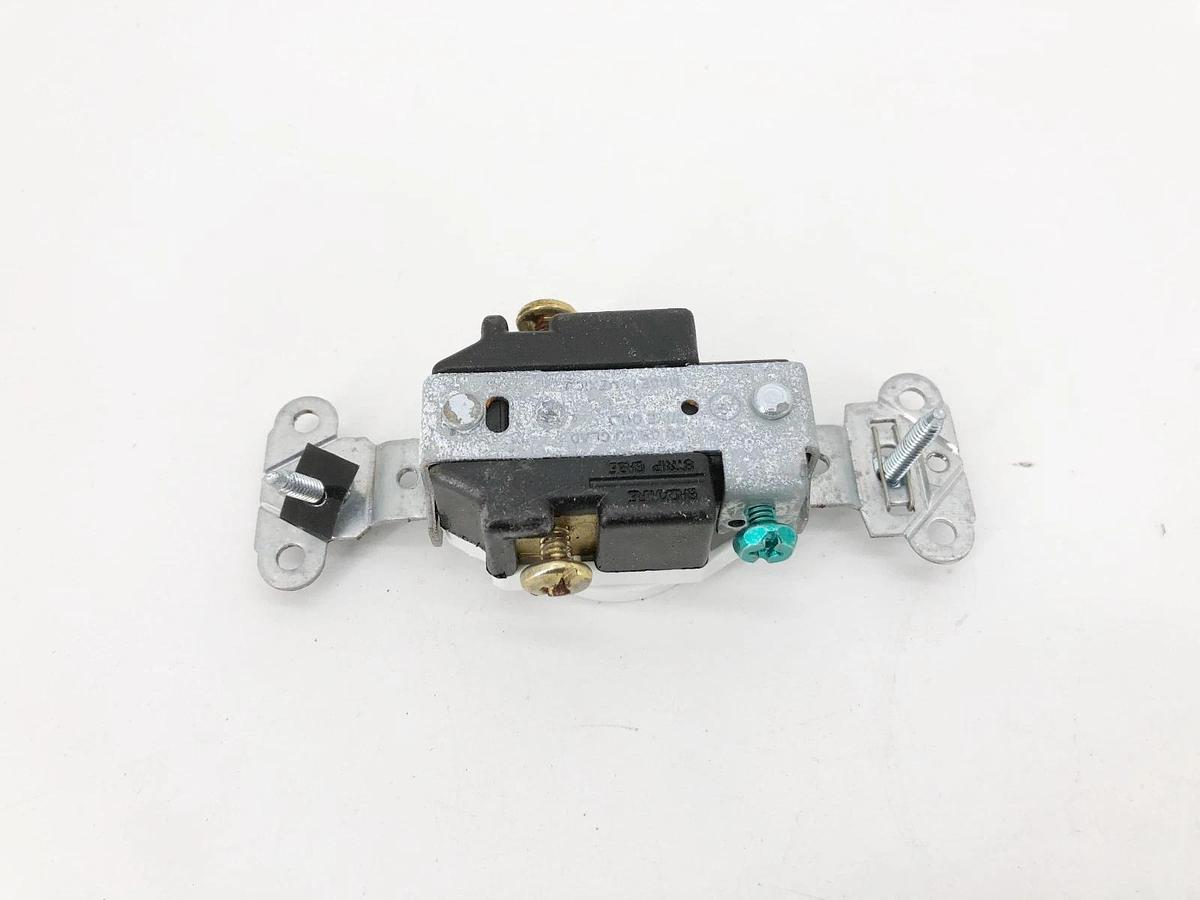 Lot of 4 New Legrand 5851-W Single Receptacles 20A 250V White