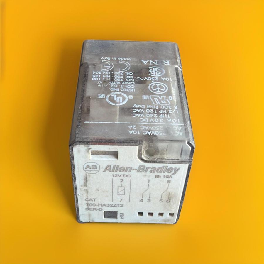 New Allen Bradley 700DC-F400Z1 Ser. B Control Relay 115VDC Coil - No Box