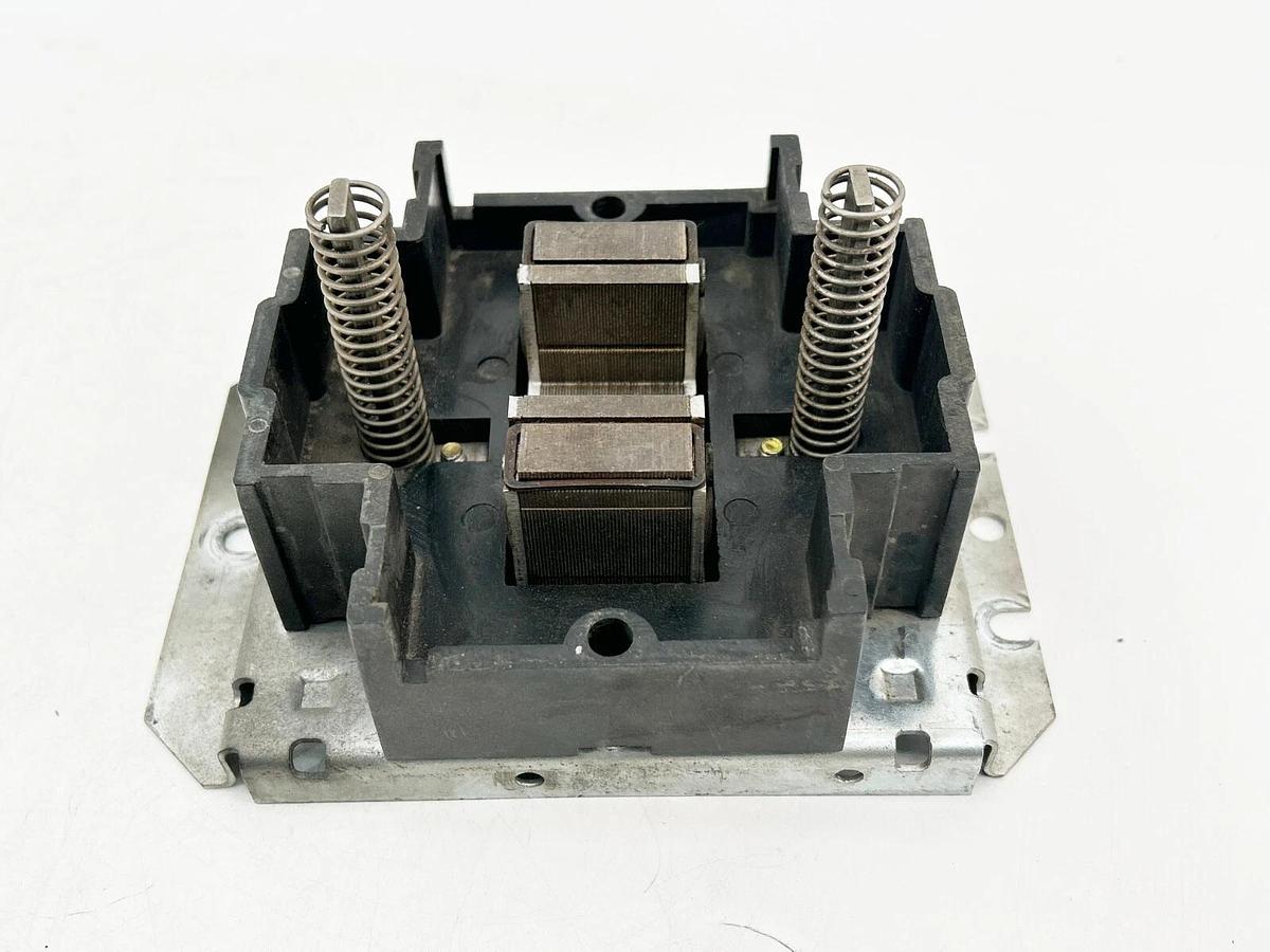Used Cutler Hammer 1250C33G03 Lower Base Assembly Size 3-4 Model J 2-3 Pole