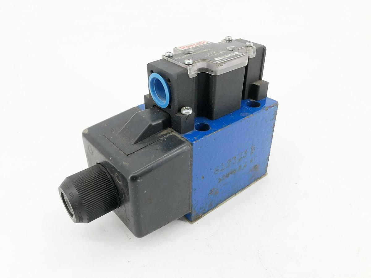 New Rexroth R900713654 Direct Acting Solenoid Valve 120V Coil