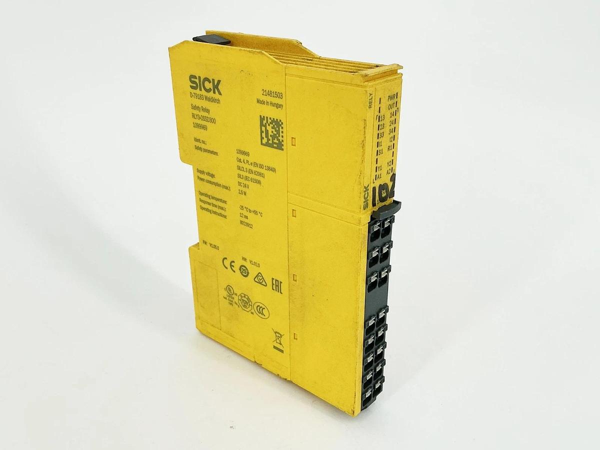 Used Sick RLY3-OSSD300 Safety Relay Module 24V 2.5W 1099969