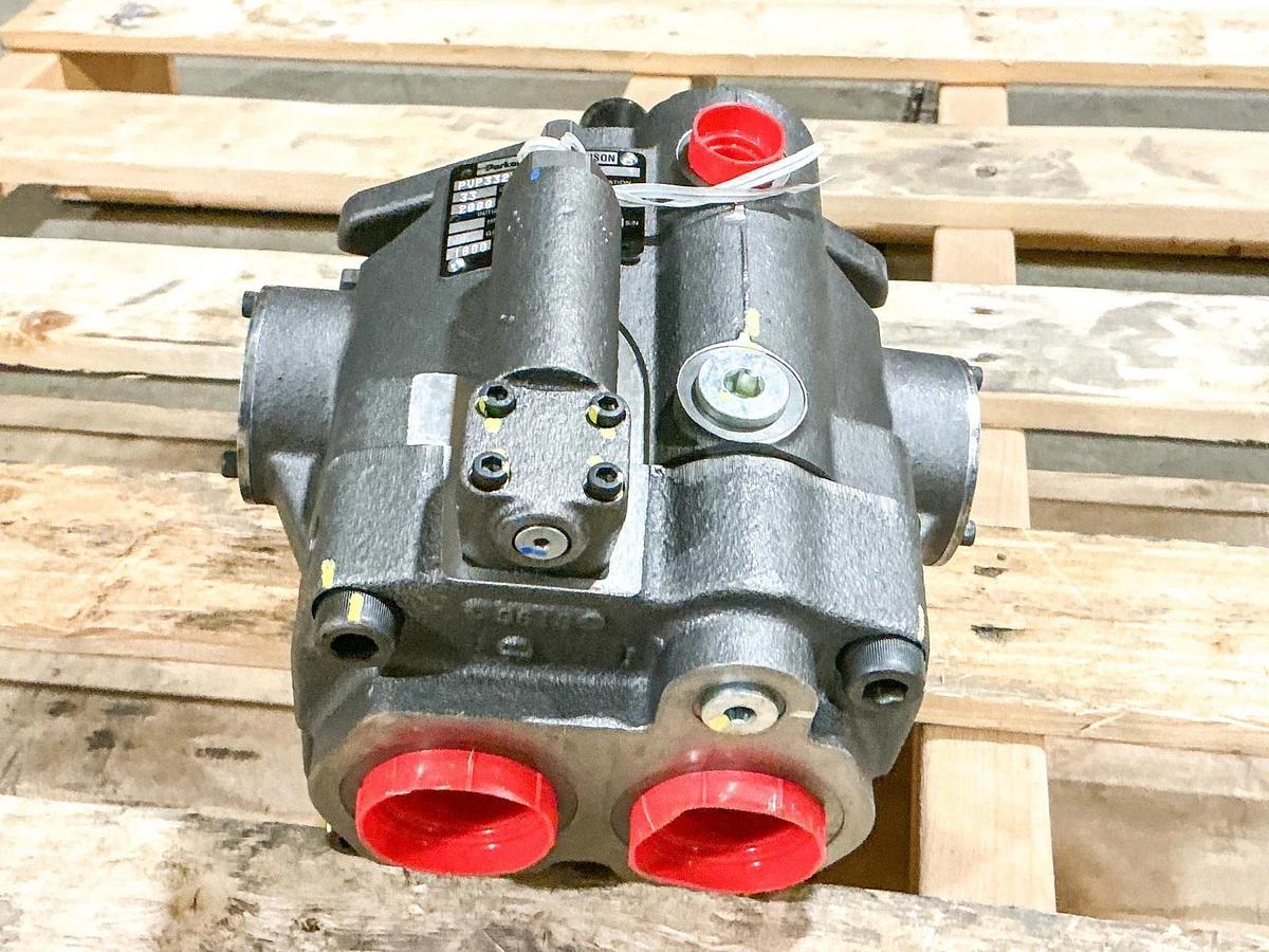 New Parker PVP3320R21 Hydraulic Pump 2000PSI CW Rotation 33 CC/Rev - No Box