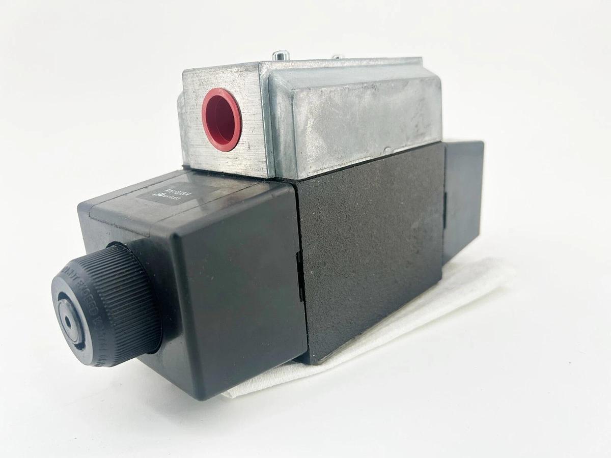 New Eaton DG4S4W-012C-BB-032-60-S491 Solenoid Valve 3600PSI 250Bar 02-153981