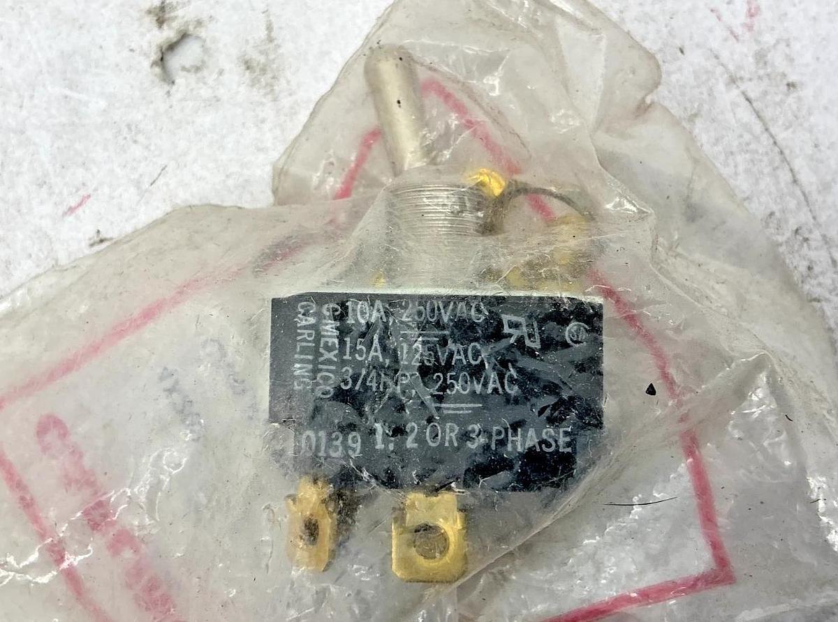 New Carlingswitch HK254-73XG Toggle Switch On/Off 15A 125/250V 3/4HP 4X208