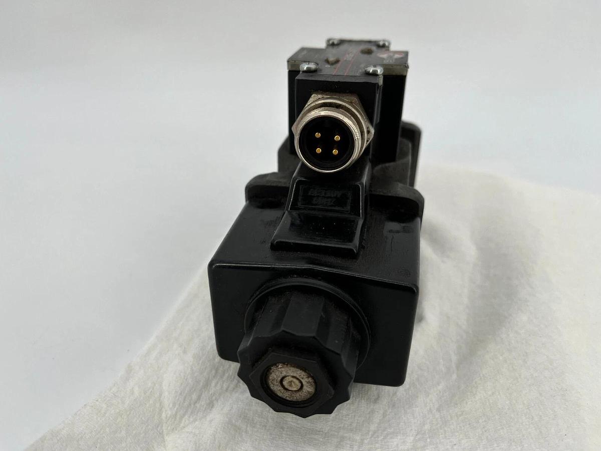 Used Canimex DSG-2B2-03-A110 Solenoid Hydraulic Valve 110V Coil