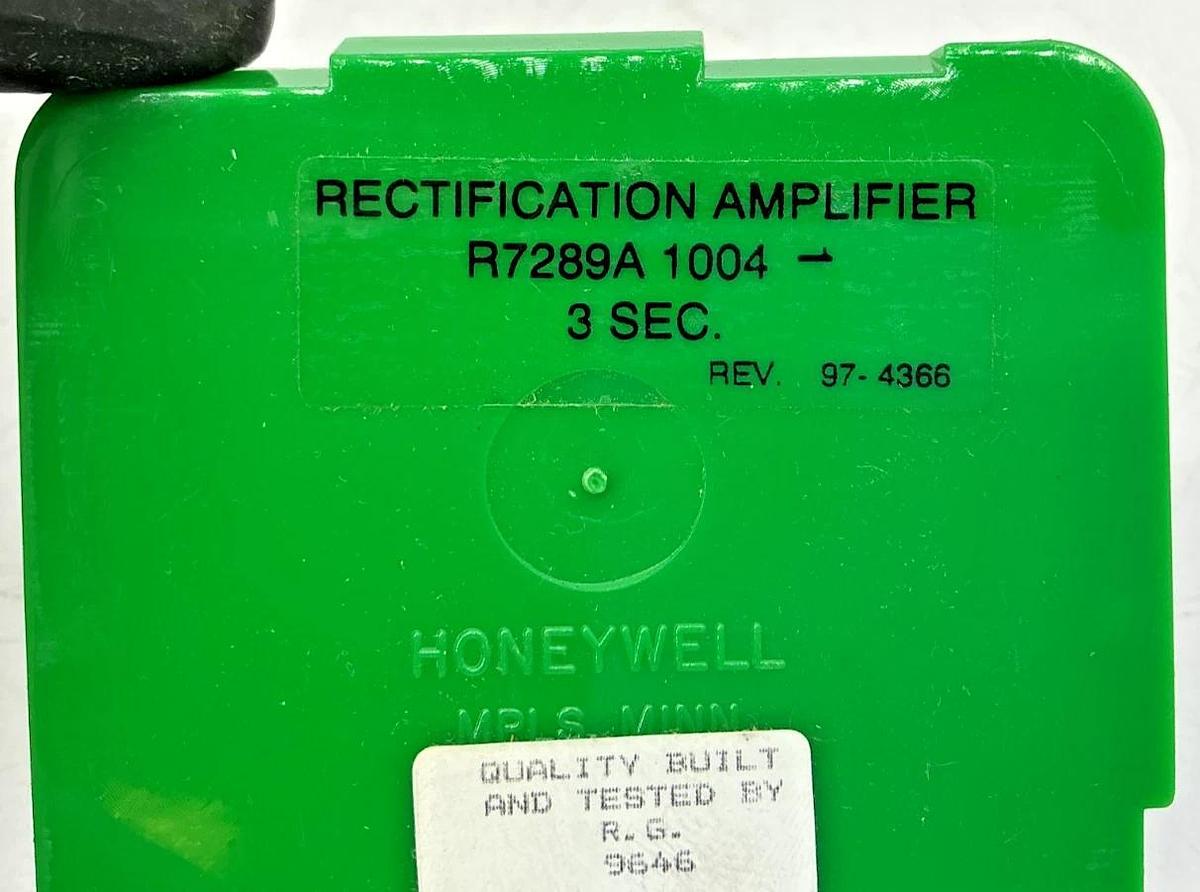 New Honeywell R7289A1004 Plug-In Rectification Amplifier 2-4sec Flame Response