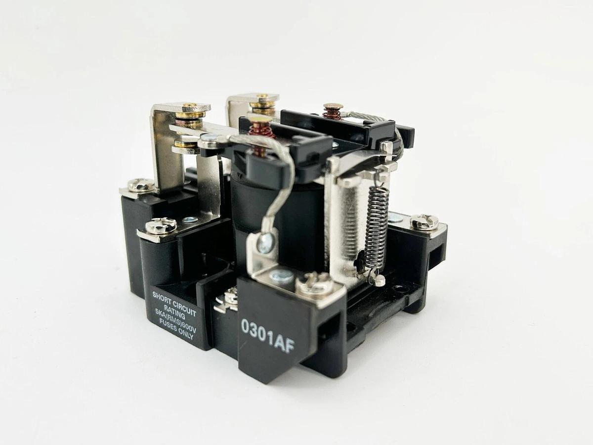 New Cutler Hammer 9575H3T000 General Purpose Relay Coil 24VDC 3000 Series