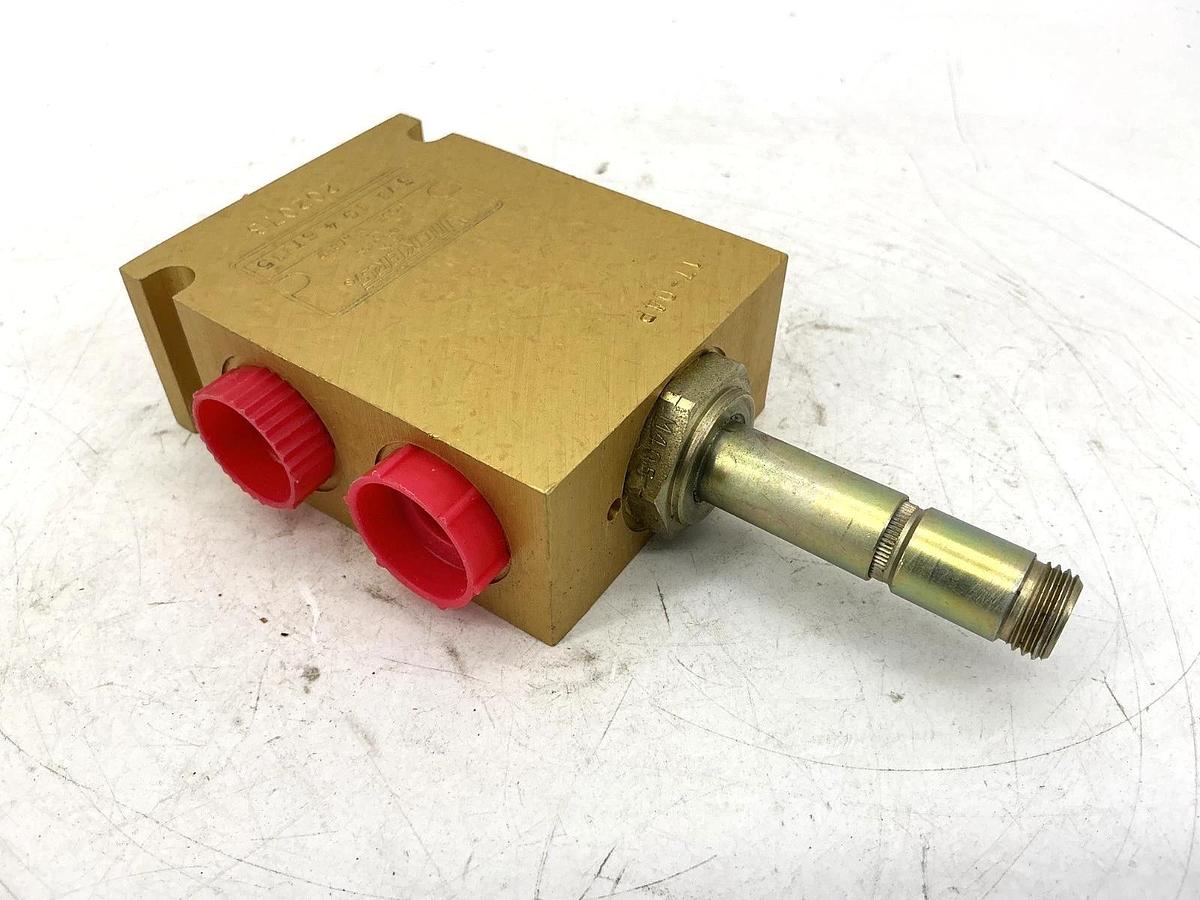 New Eaton Vickers SV1-10-4-6T115 Solenoid Valve SV11046T115 - No Box