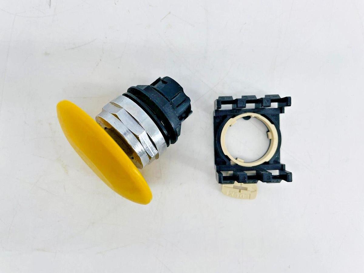 New Cutler Hammer E22JPL4 Pushbutton Yellow 50mm Maintained