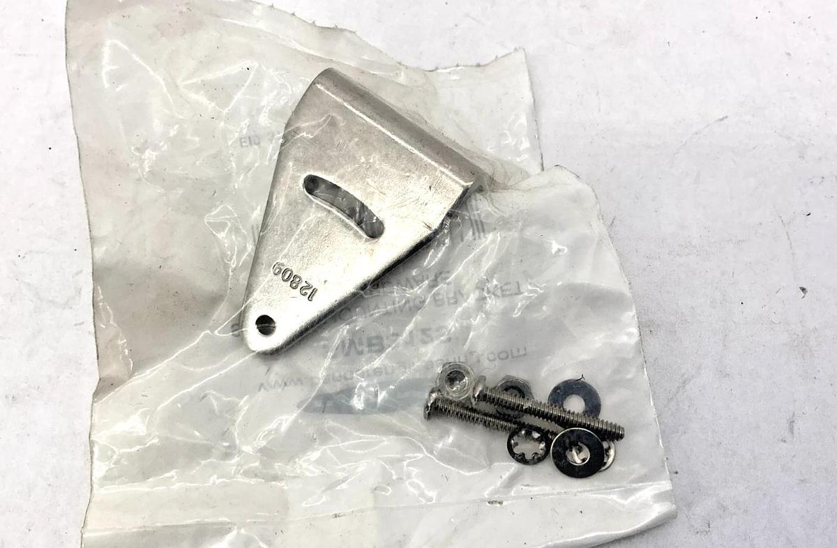Lot of 4 New Banner SMB312S Mounting Bracket and Hardware 25518