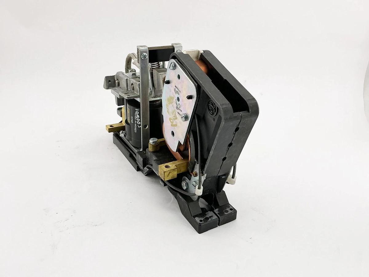Used Hubbell EC&M HCE51018-202-5056 Line Arc DC Contactor 150A Size 4 Type 7004MFO1