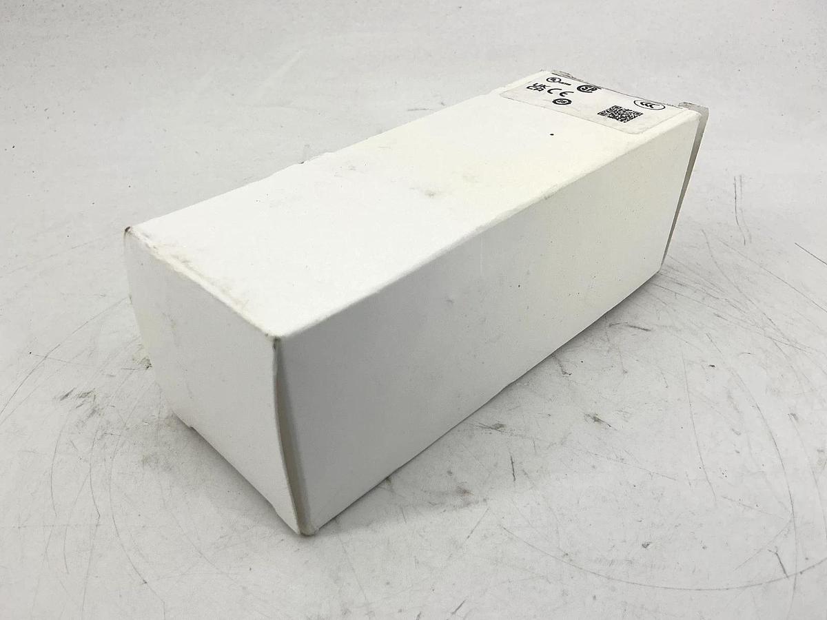 New Allen Bradley 800T-16HGH2KB6AA Ser V Selector Switch 2Pos Green LED 120V