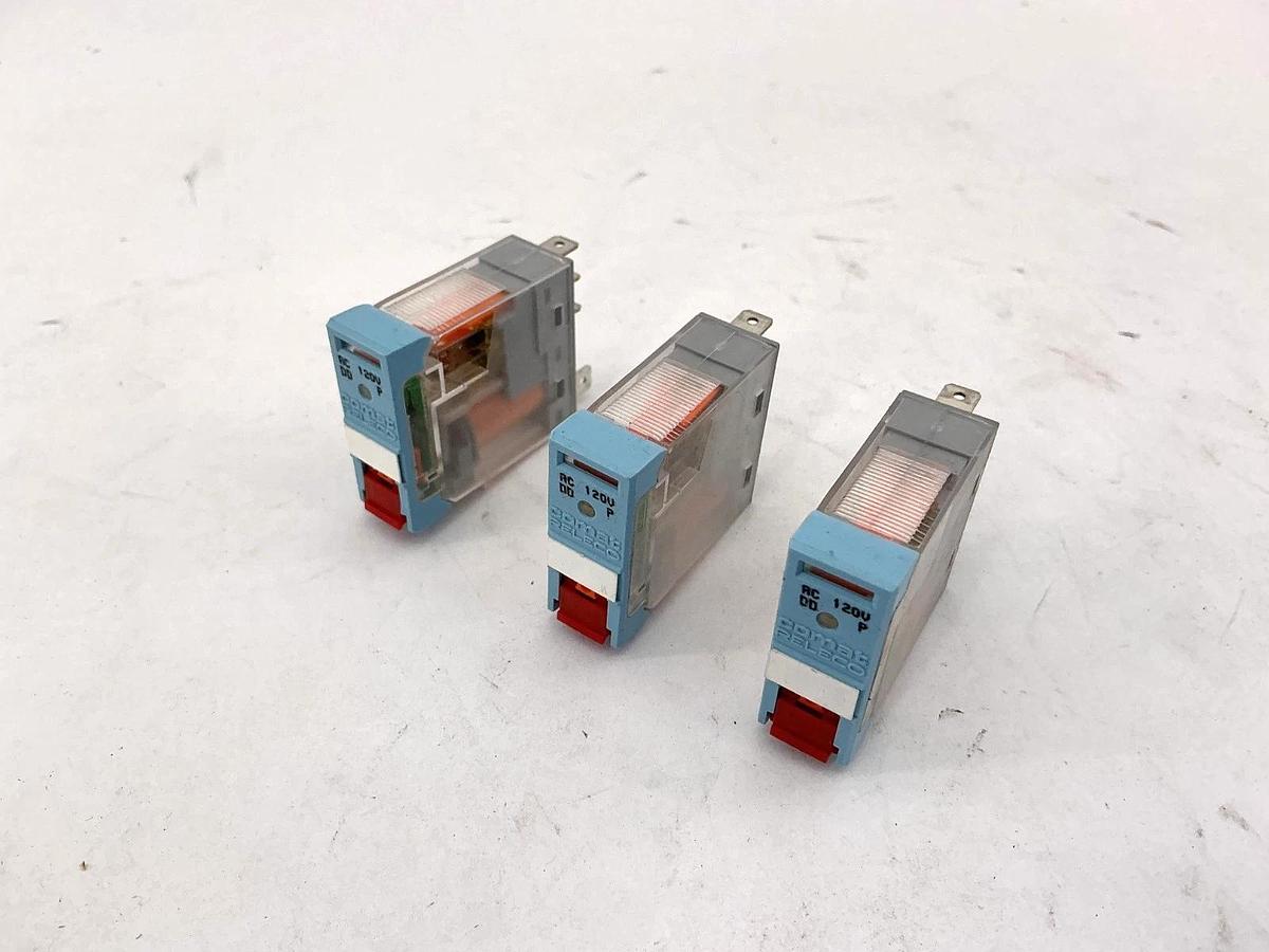 Lot of 3 New Comat Releco C10-A10XAC120V Relay 10A 120V Plug-In