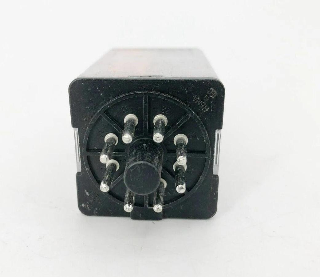 New Eaton D3RF2T1 Octal Relay 24VDC Coil 3-4154-0005A