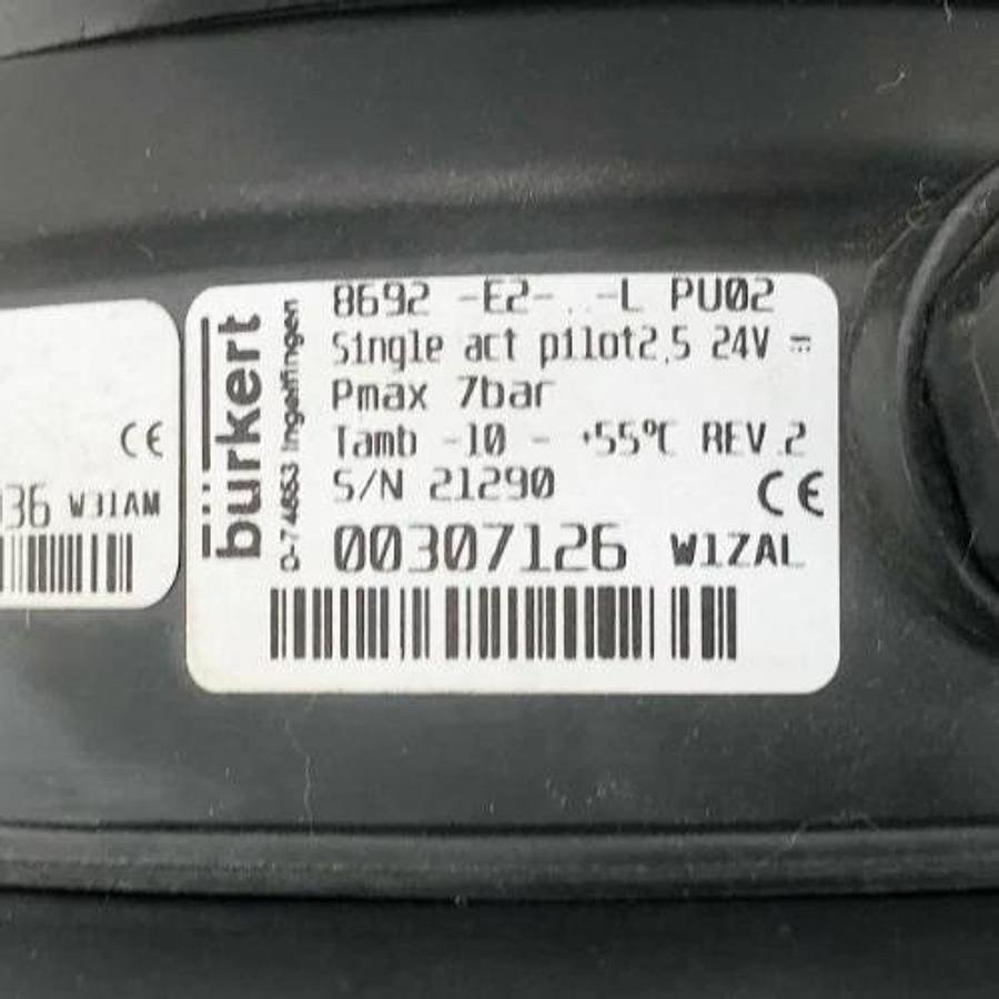 New Burkert 2300 A SS Kvs53 Angle Seat Valve w/ 8692-E2-..-L PU02 - No Box