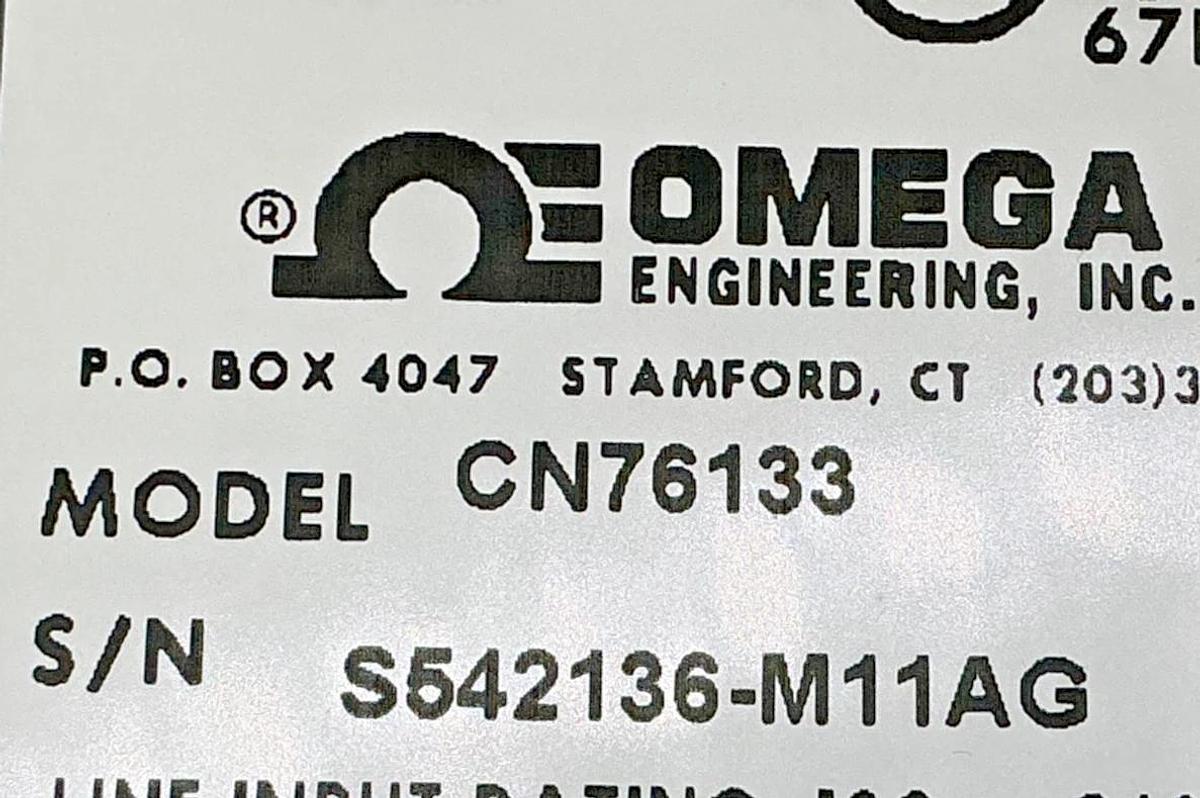 New Omega Engineering CN76133 Auto Tune Temperature Controller 100-240VAC
