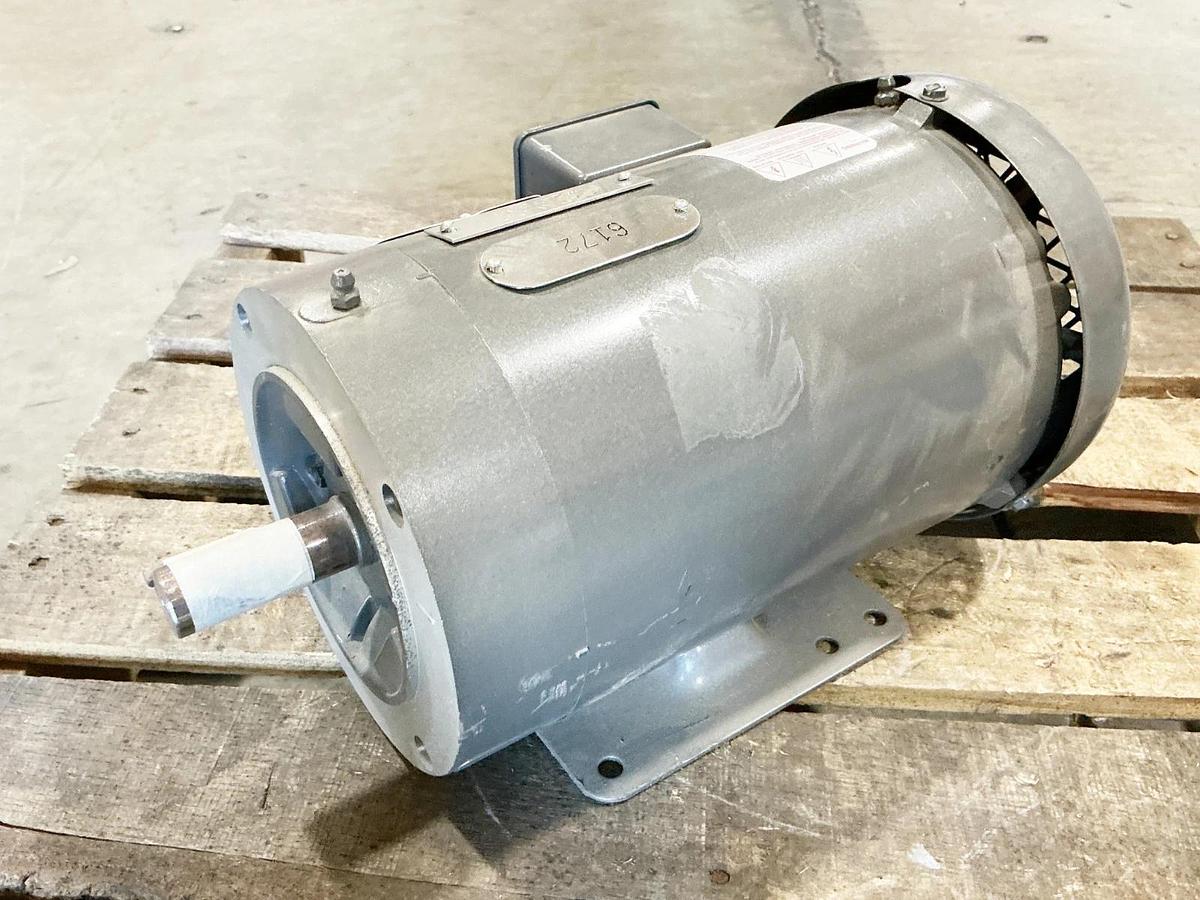 New Baldor M13B 101803051-001 Electric Motor 1HP 575V 1.5A 1140RPM 60Hz 3PH 2473
