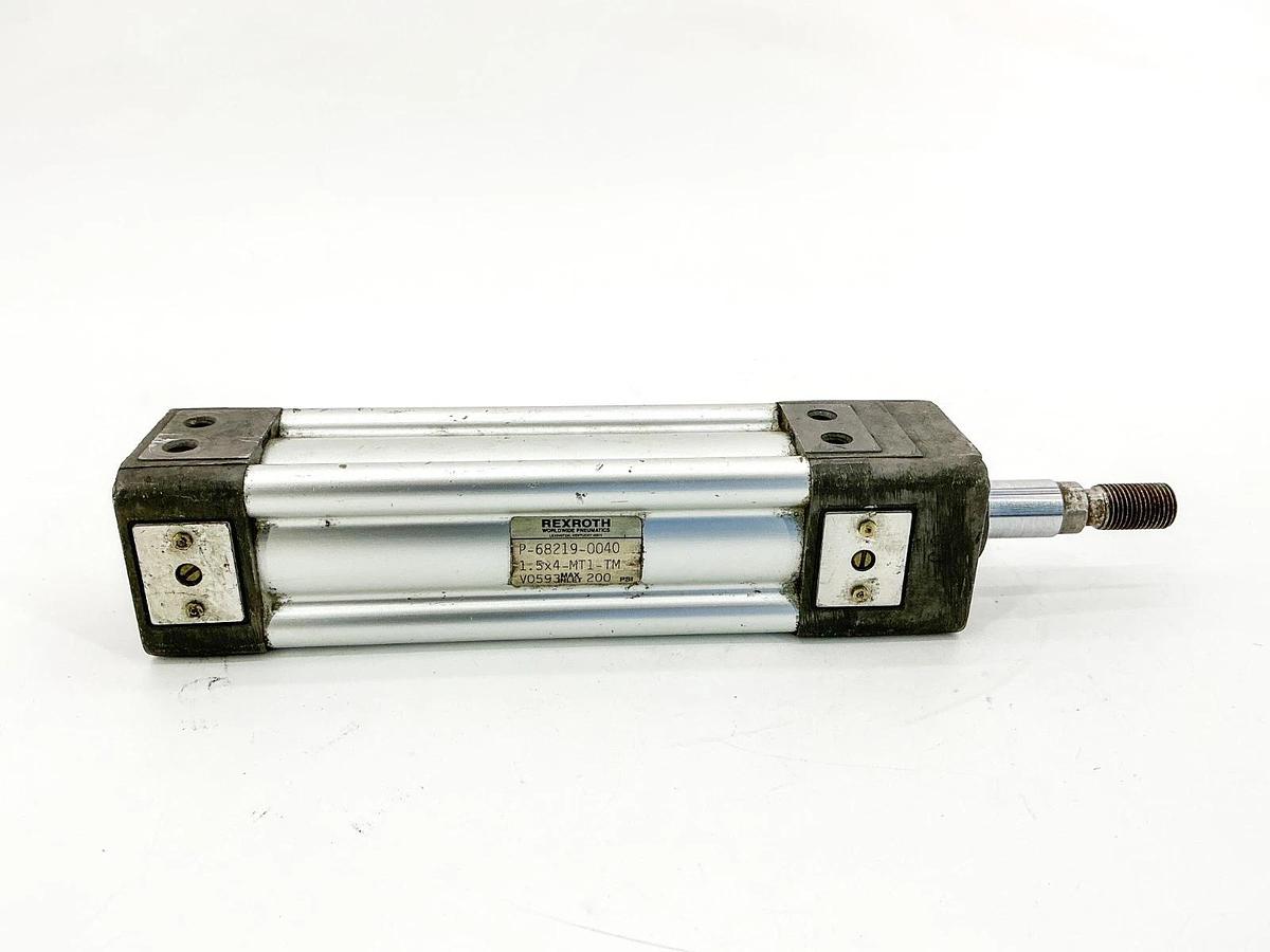 Used Rexroth P-68219-0040 Pneumatic Cylinder 200PSI 1.5" Bore 4" Stroke V0593