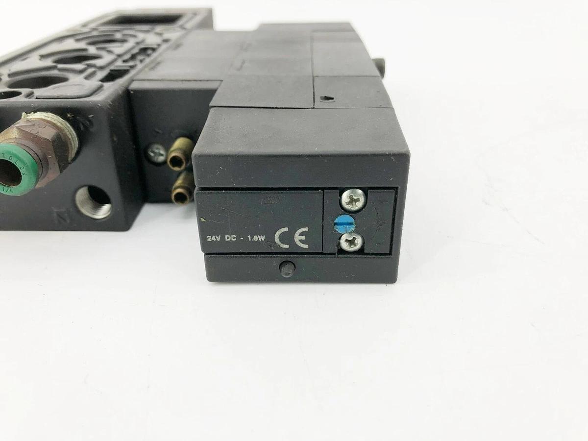 New Parker F3252BGC19001A Solenoid Valve With Manifold 145psi 24VDC 1.8W