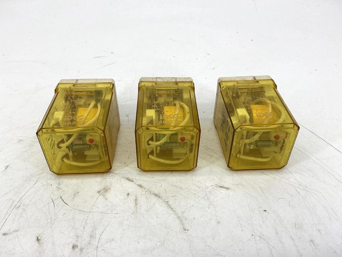 Used Lot of 3 IDEC RR3PA-LDC24 Relay 11-Pin 24VDC 3-Pole
