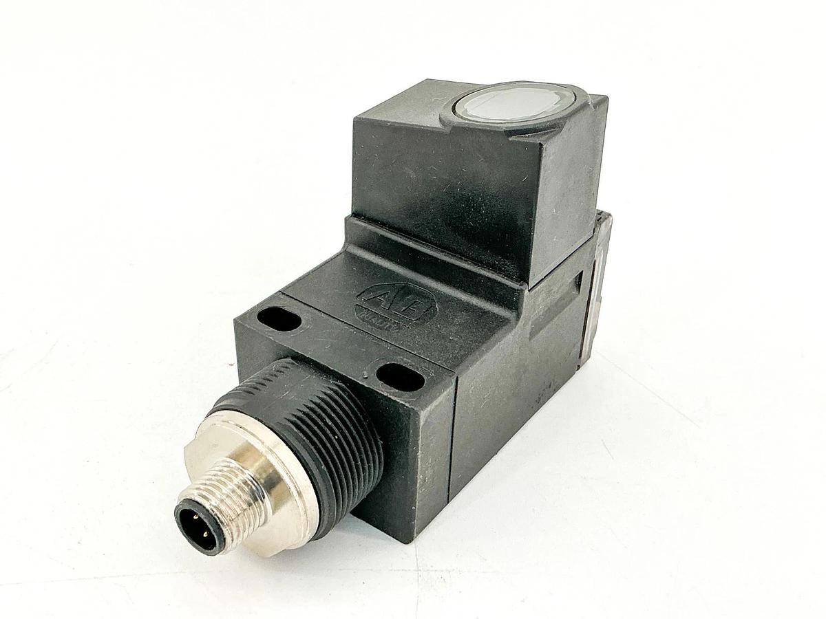 New Allen Bradley 42GTC-9203-QD1 Photoswitch Sensor 264V 300mA Ser.B - No Box