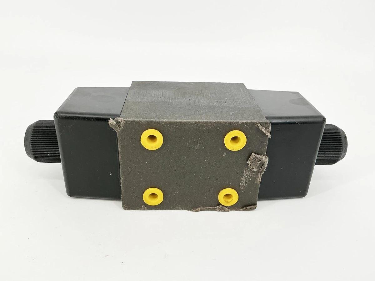 New Denison A3D02 34 751 0902 00B1W01327 Solenoid Valve 115V 60Hz 026 47018 P