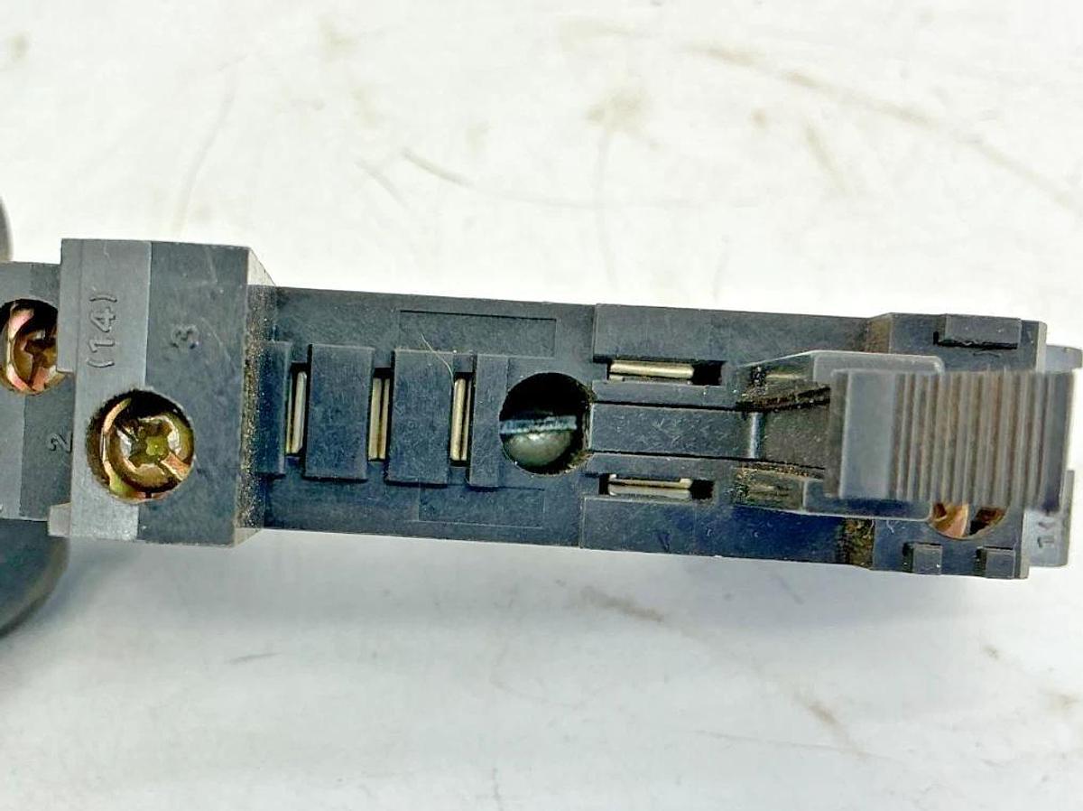 Used Lot of 4 Allen Bradley 700-HN121 Ser A Relay Socket 5-Blade 10A 250VAC