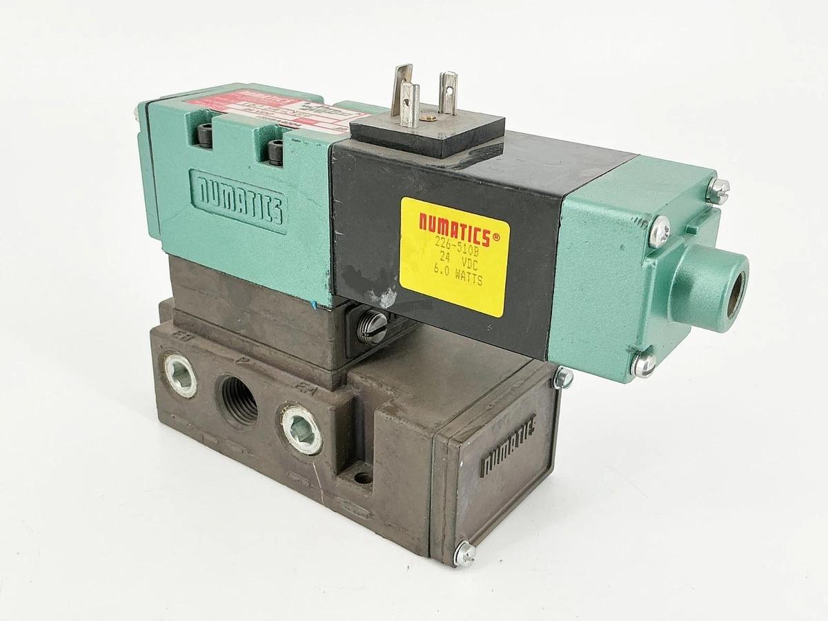 New Numatics 153SA43B4 Solenoid Valve 24VDC .25A 152SA4004 - No Box