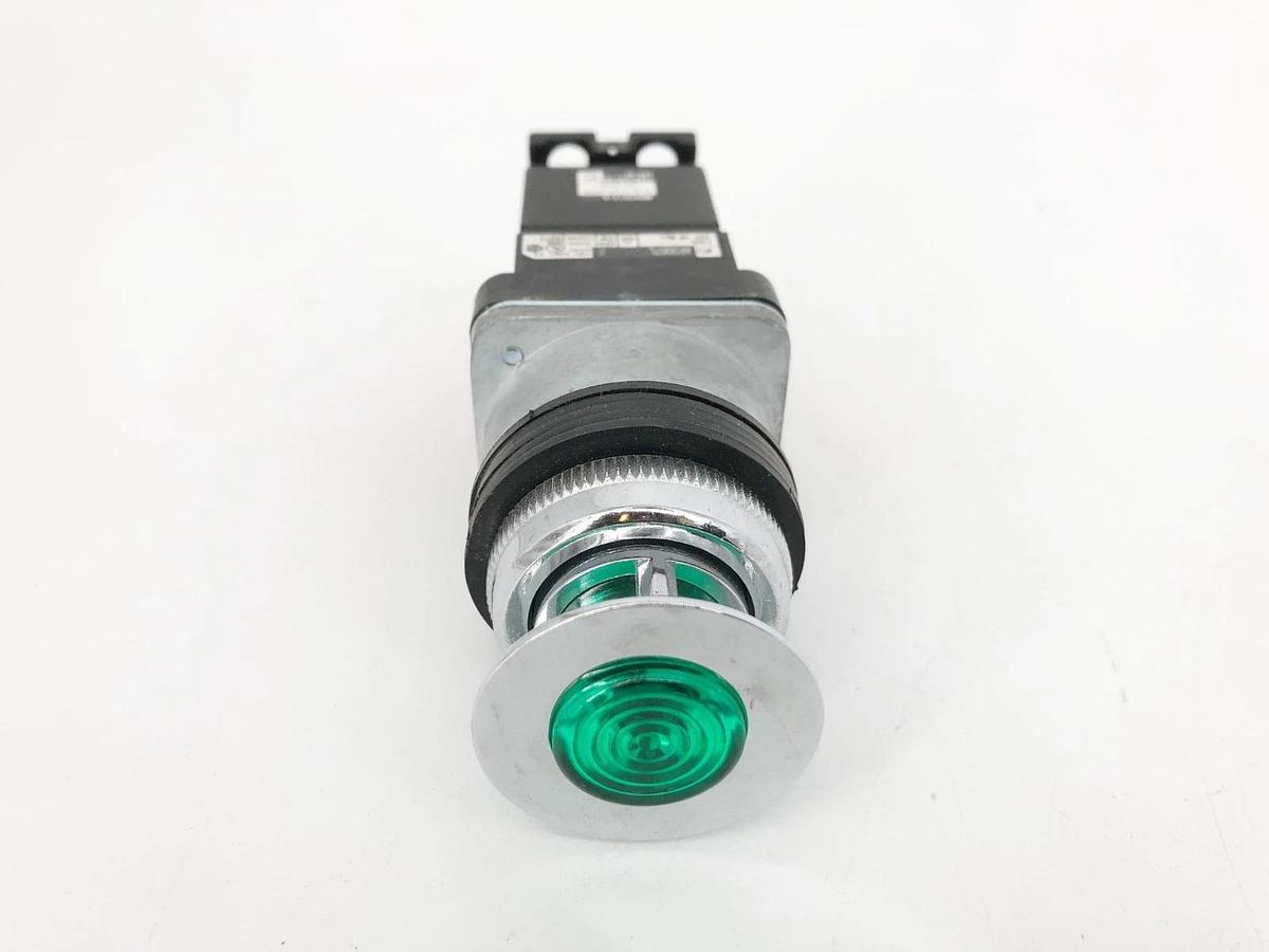 New Fuji Electric AR30Q7L Green Illuminated Push-Pull Button AR9T511-L - No Box