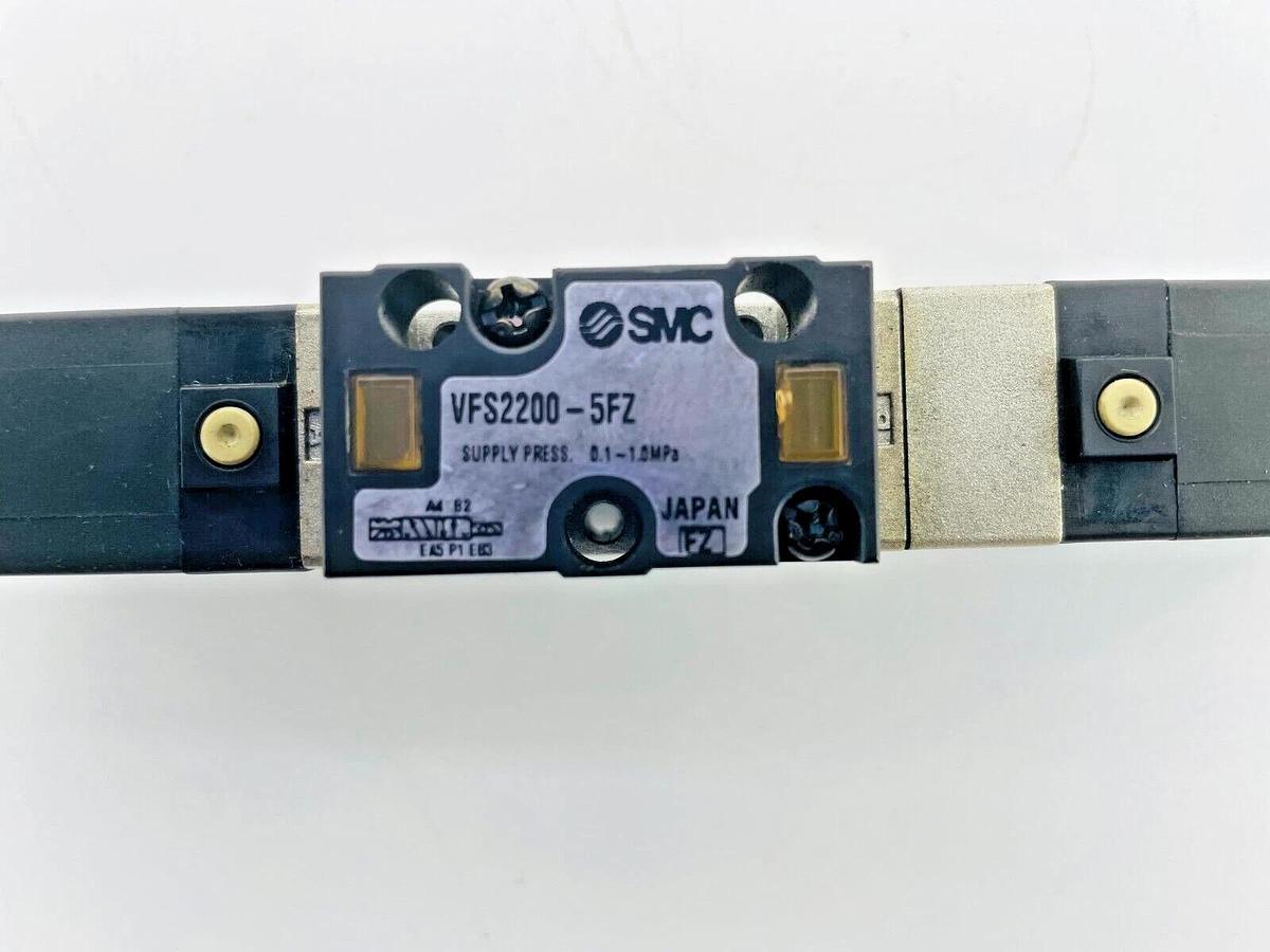 Used SMC VFS2200-5FZ Pneumatic Solenoid Valve 26V DC21-26V