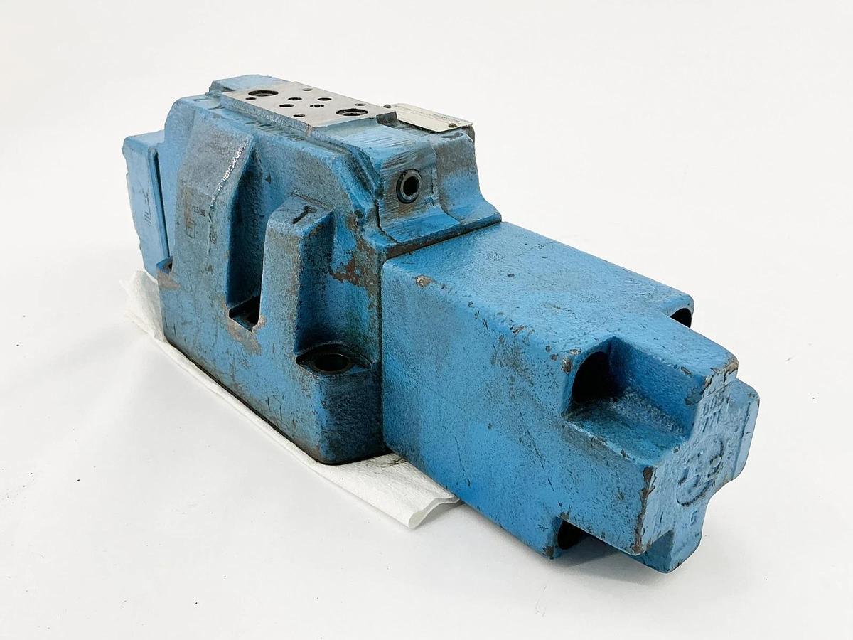 Used Rexroth 4WRZ25W1-325-50/6A24NETZ4/M Pilot Base Valve